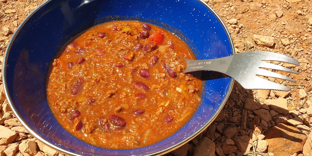 Chili con Carne aus dem Dutch Oven – Camping Rezepte