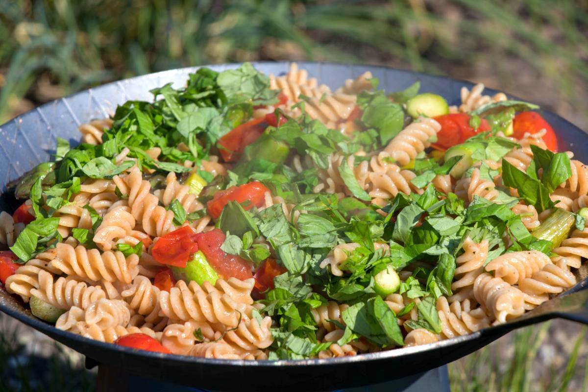 Vegane Pasta mit grünem Spargel – Camping Rezepte