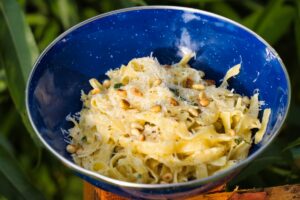 Sommerliche Pasta mit Zitrone und Basilikum