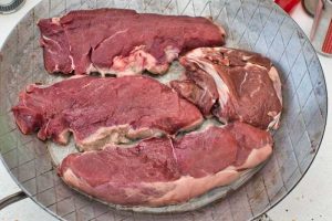 Wildschwein Steaks in der Campingpfanne